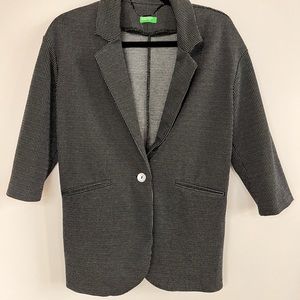 Black 3/4 sleeve cloth blazer